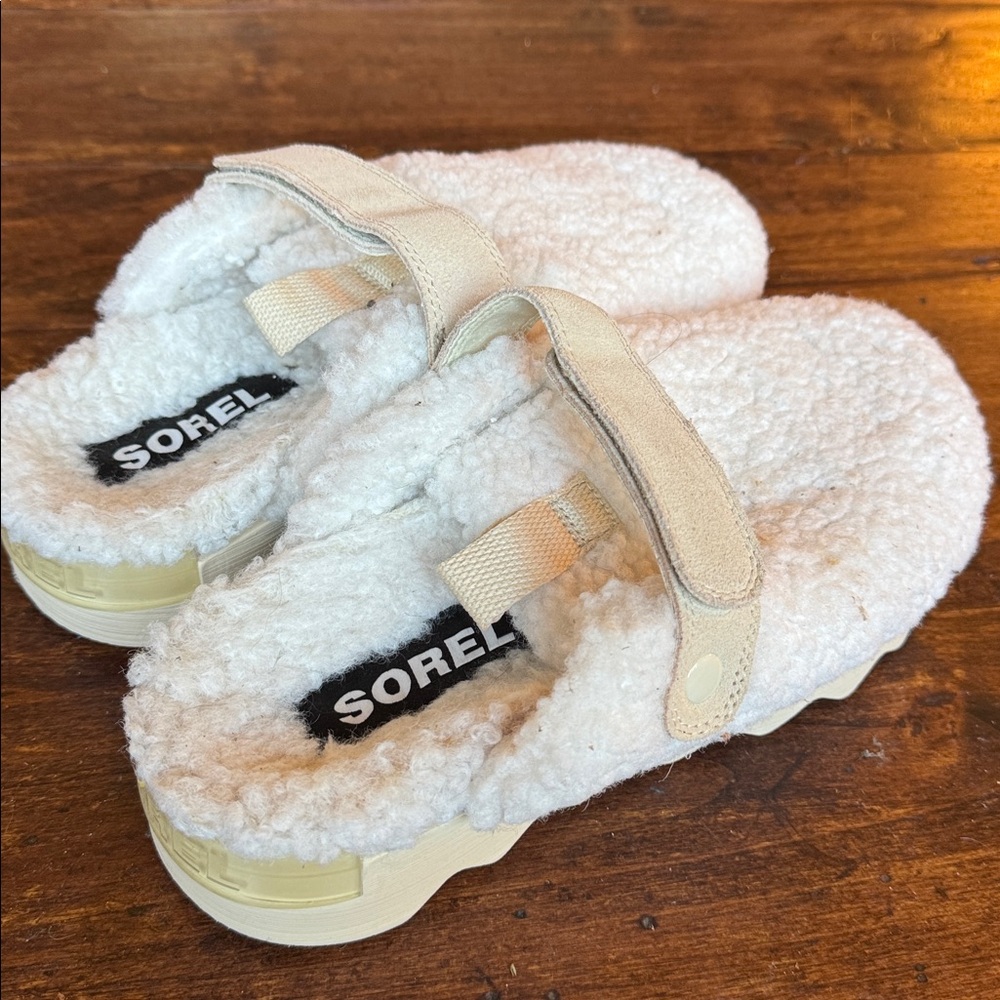 Sorel Vibe Cream Shearling Mules/Slippers with Suede Strap
